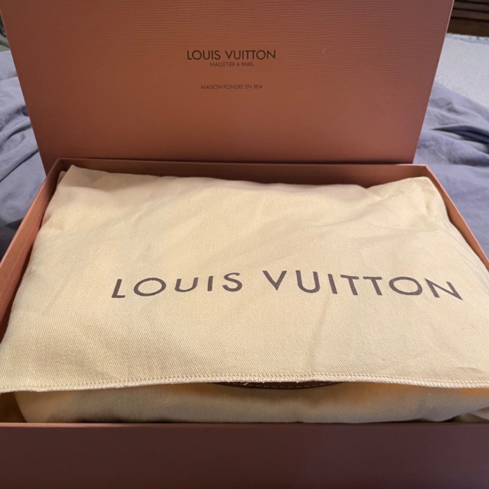 Louis Vuitton Totally MM Shoulder Bag - Picture 5 of 13